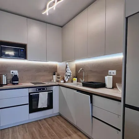 Apartmán 1 Bedroom - Parking Spot, Fast Wi-fi And Coffee-tea Corner *